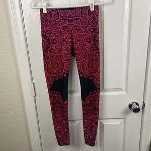 Pre-Owned Gearbunch Women’s Floral Red and Magenta Yoga Pants, Size S